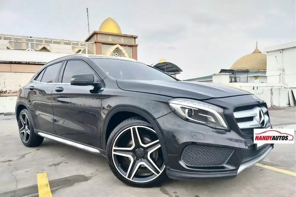 Mercedes Benz GLA 200 AMG Panoramic Tahun 2014 Automatic Hitam