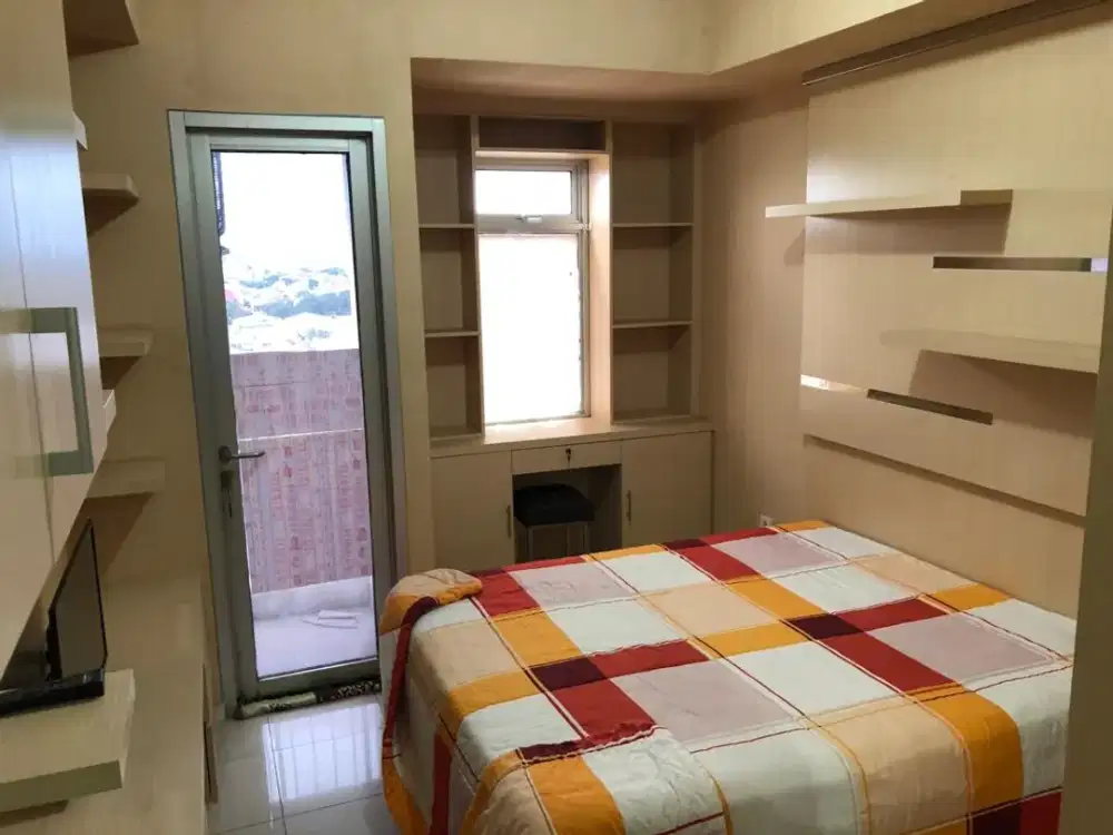 ready apartemen green lake sunter,studio furnished,lantai rendah,hadap selatan,view kolam renang