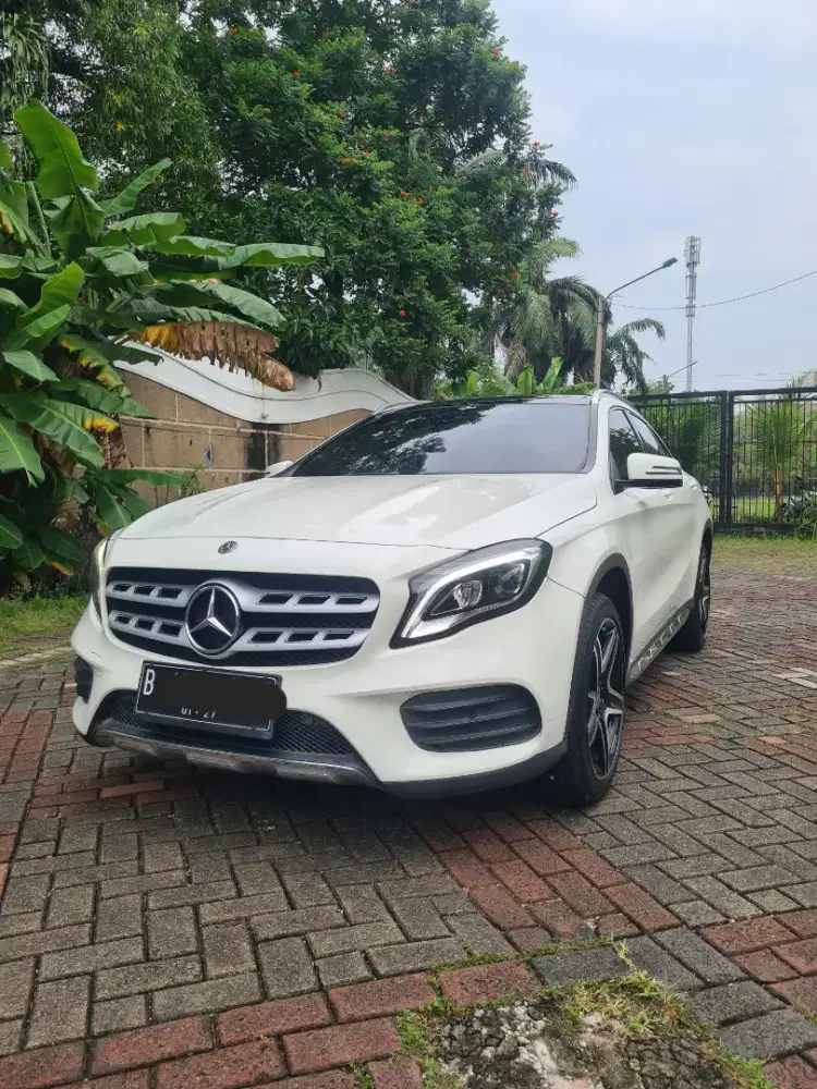 Mercedes Benz GLA200 AMG Line 2017 Facelift putih
