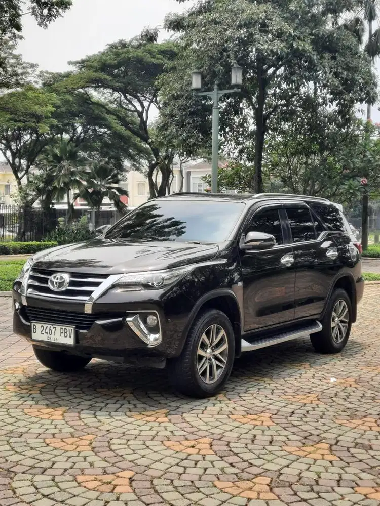 Toyota Fortuner 2.7 SRZ BENSIN AT 2017 Hitam