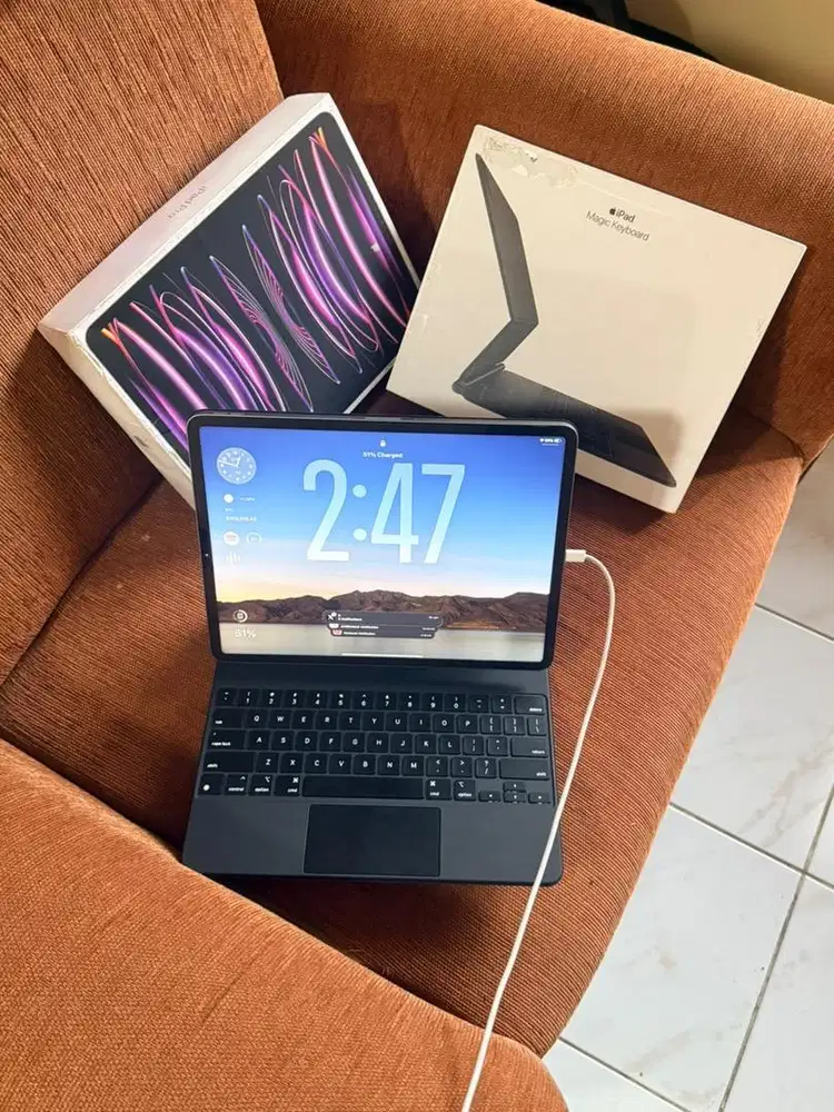 M2 Ipad pro with orginal  apple keyboad