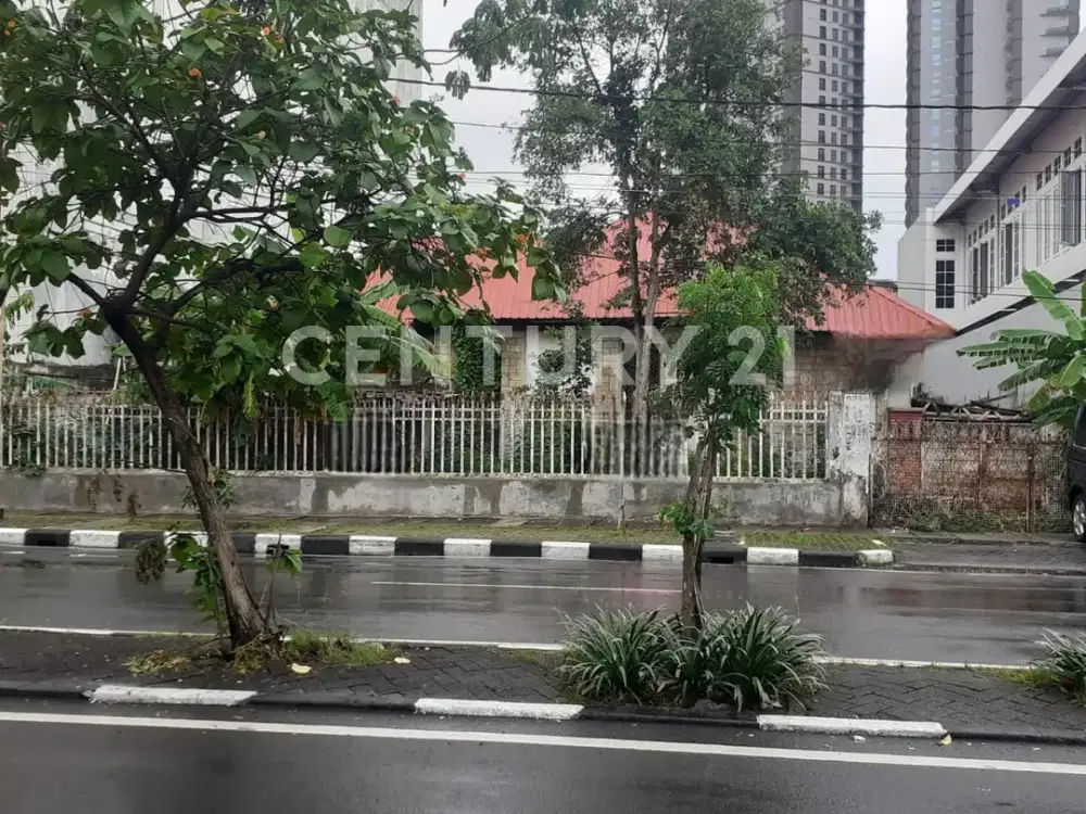 Rumah Tua Lokasi Strategis Di Jalan Gereja Ayam Pasar Baru