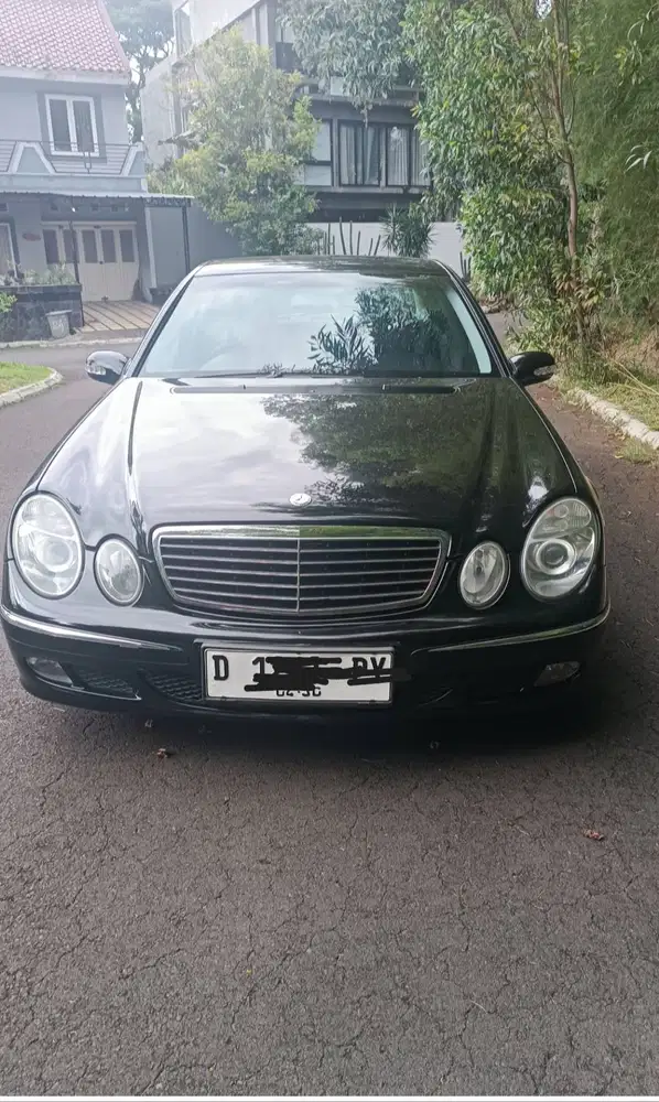 Mercedes Benz W211 mobil koleksi