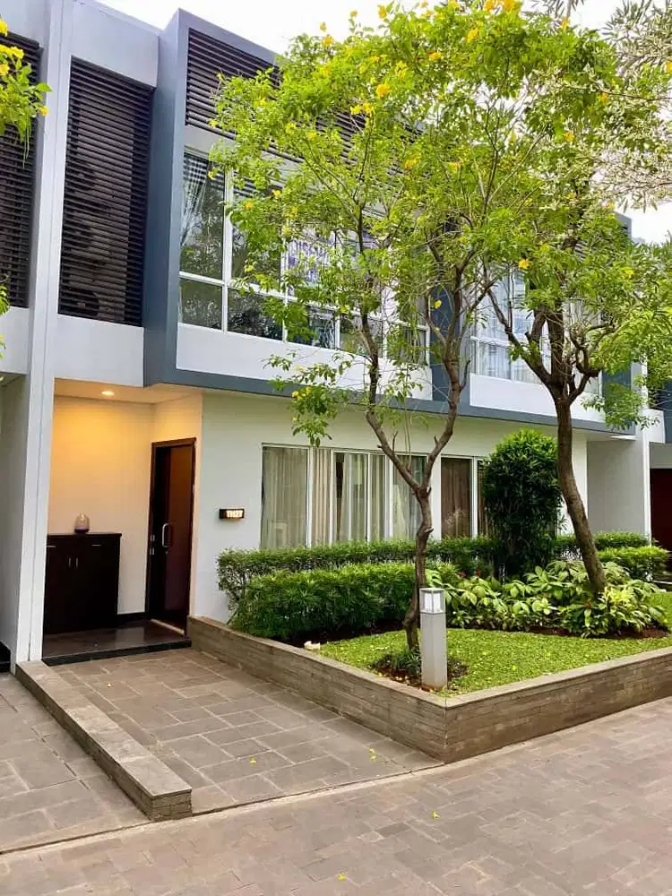 Sewa Town House Puri mansion full furnish siap huni banyak fasilitas