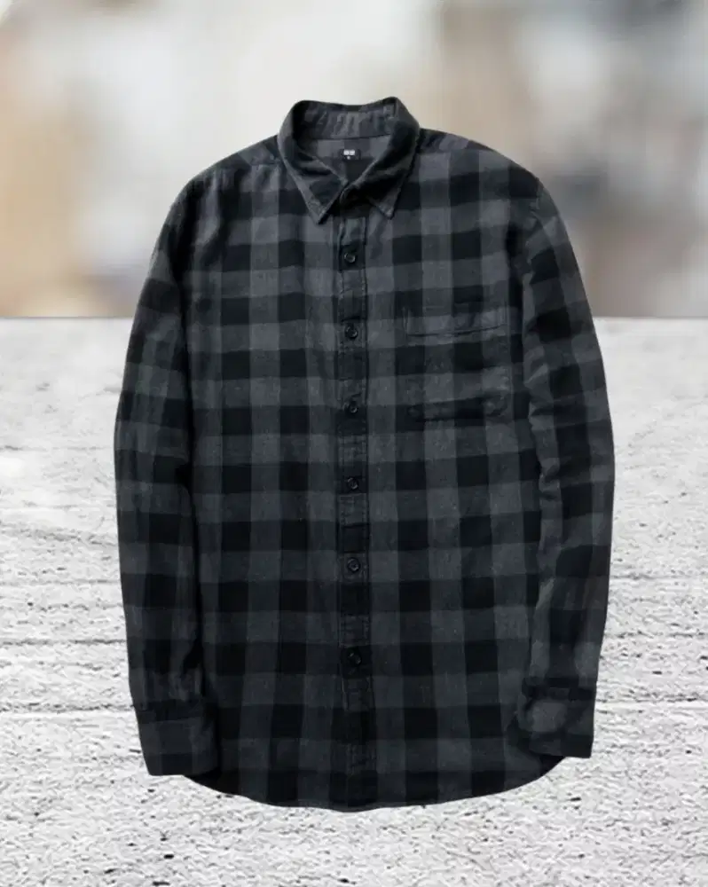 KEMEJA UNIQLO MOTIF KOTAK HITAM ABU, SIZE : XL (LD118-120, P76)