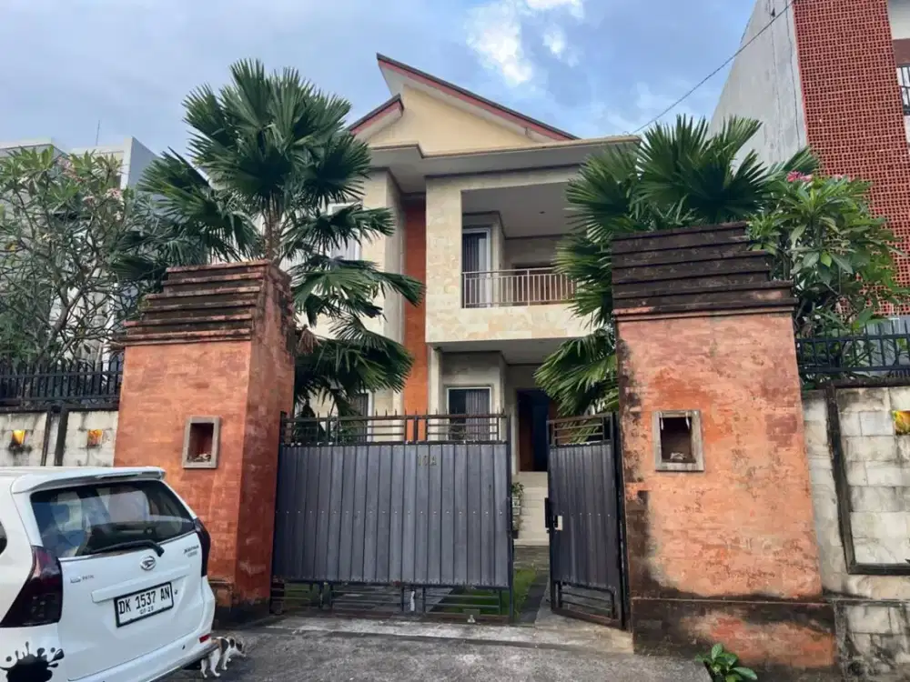 DISEWAKAN RUMAH 2 LANTAI DI RUMAH MERDEKA SUMERTA KLOD DENPASAR, BALI