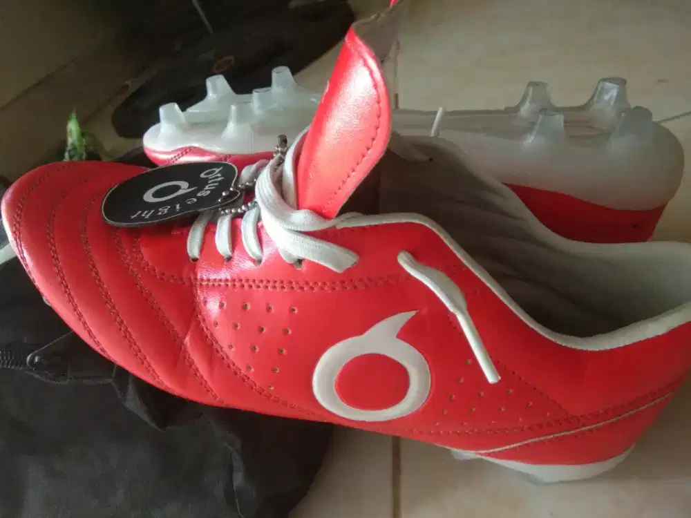 Jual sepatu bola Qrtuseight