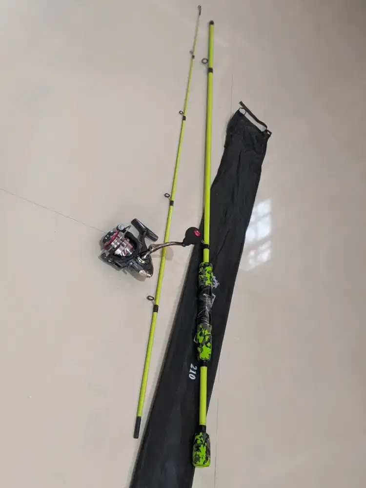 Joran pancing Hollow 2.10m + Reel pasifik 2000 Besi