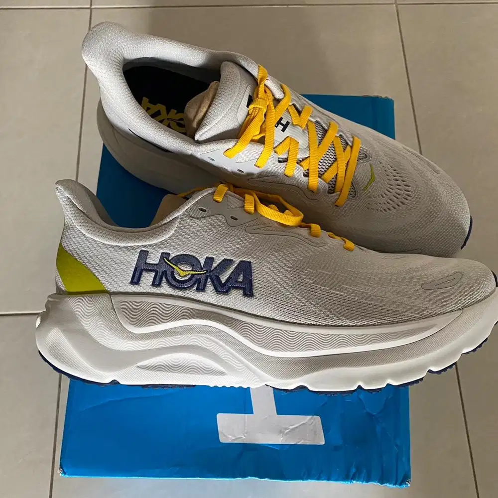 Sepatu Hoka M Arahi 8 Wide