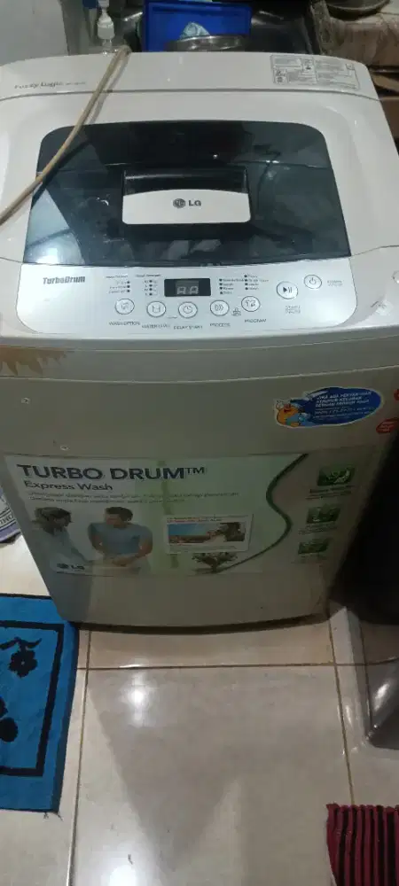 Di jual mesin cuci merk LG otomatis masih di pakai sehari hari ok