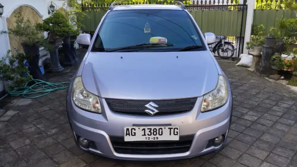 MOBIL BEKAS MURAH SUZUKI X-OVER 4X2 SX4