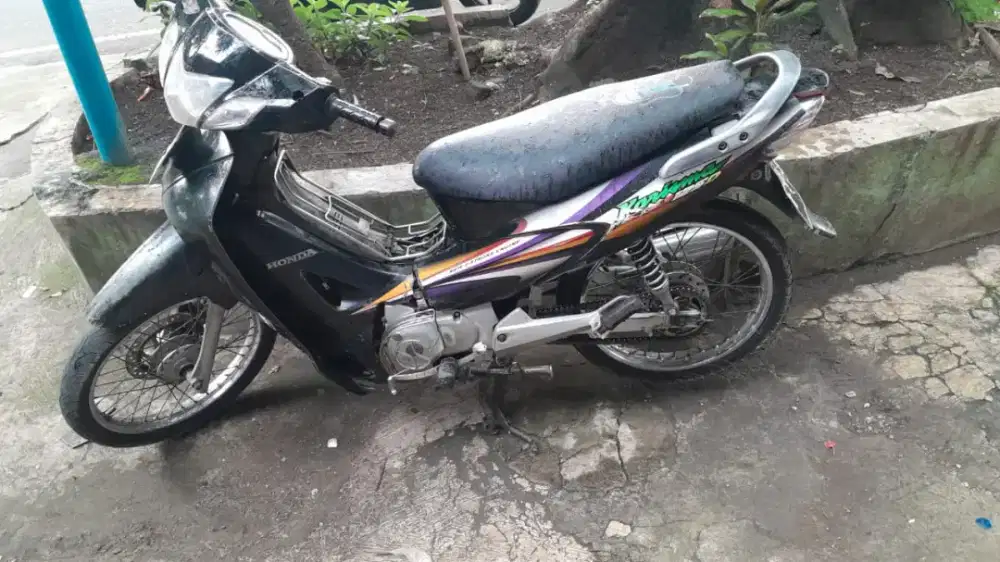 Honda Kharisma 125 Tahun 2004