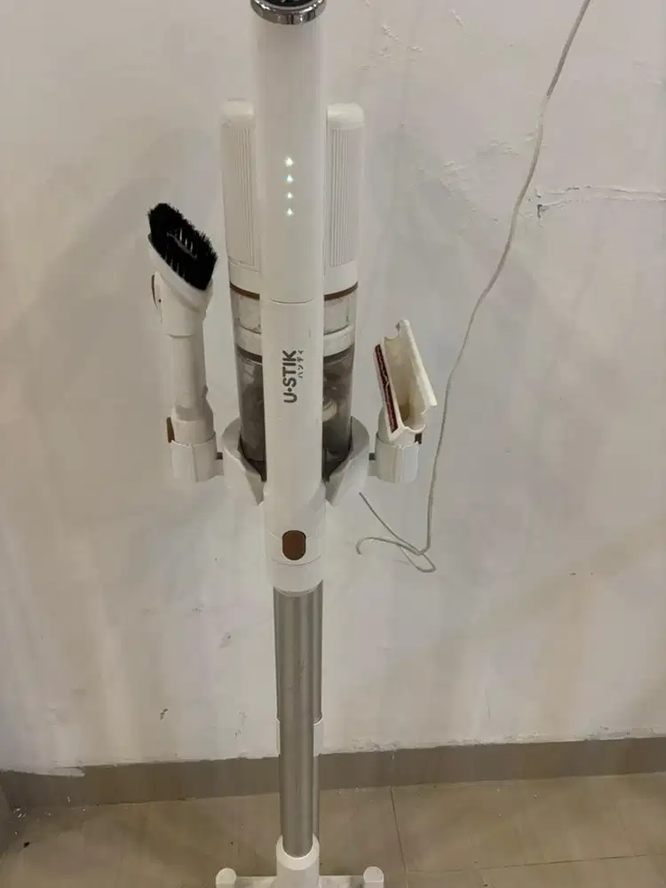 CORDLESS VACUUM CLEANER