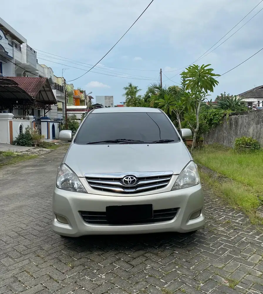 Toyota Kijang Innova 2.5 G AT 2010
