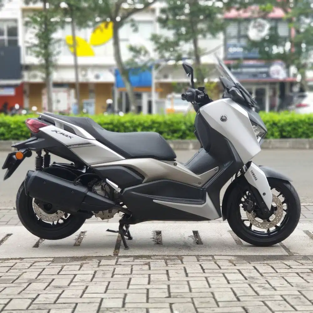 YAMAHA NEW XMAX 25O ABS CONNECTED GREY 2023 KM 6K PAJAK PANJANG MULUS