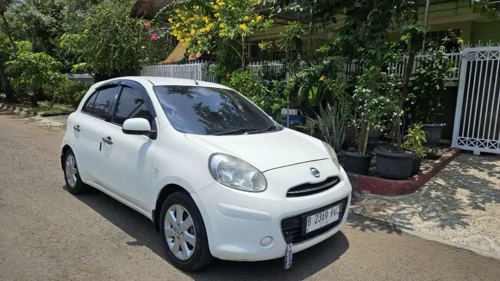 Low Km 70 rb Nissan March Putih Mulus Terawat Pemakaian Pribadi