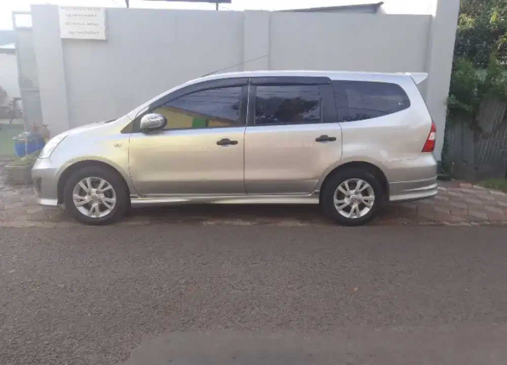 Nissan Grand Livina 1.5 SV, exterior modif HWS (Highway Star)