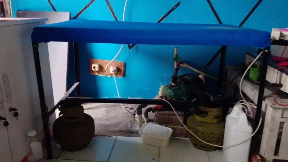 Meja setrika uap
