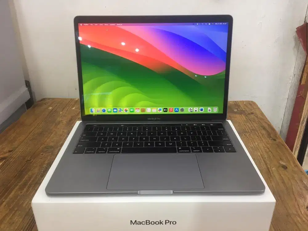 MacBook Pro 13 inch 2019 fullset