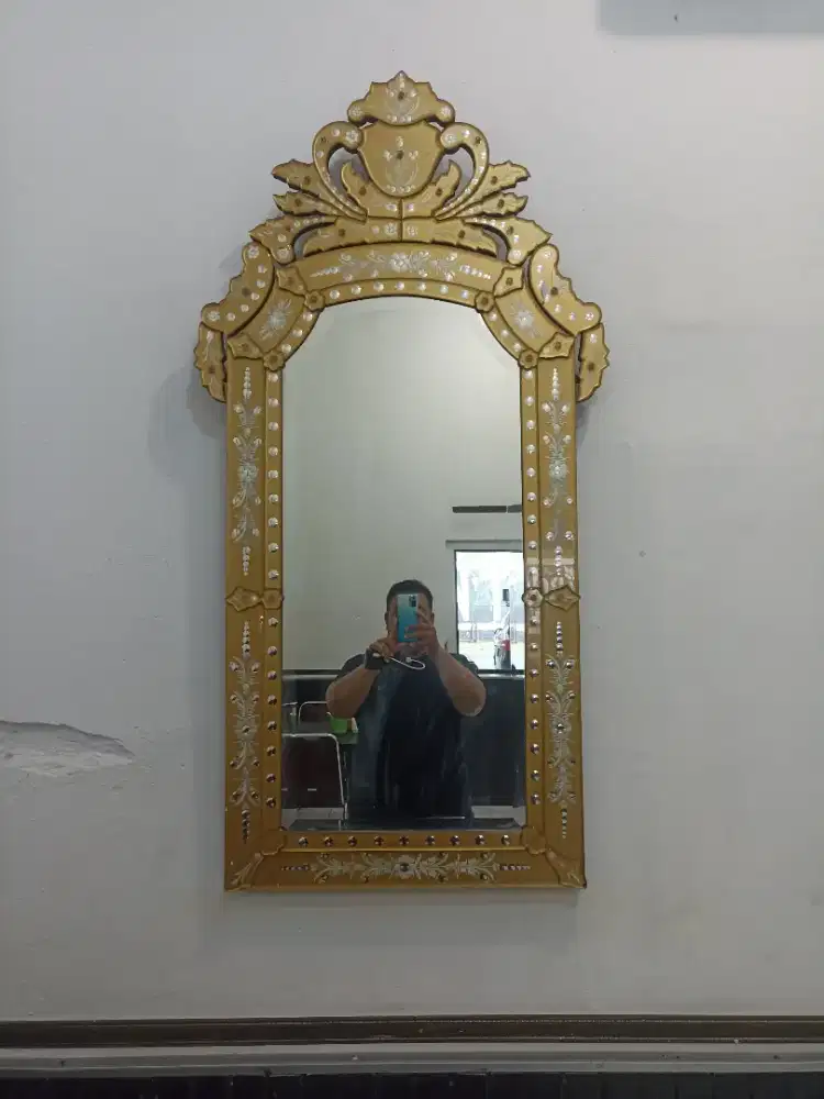 Cermin Ukir Antik