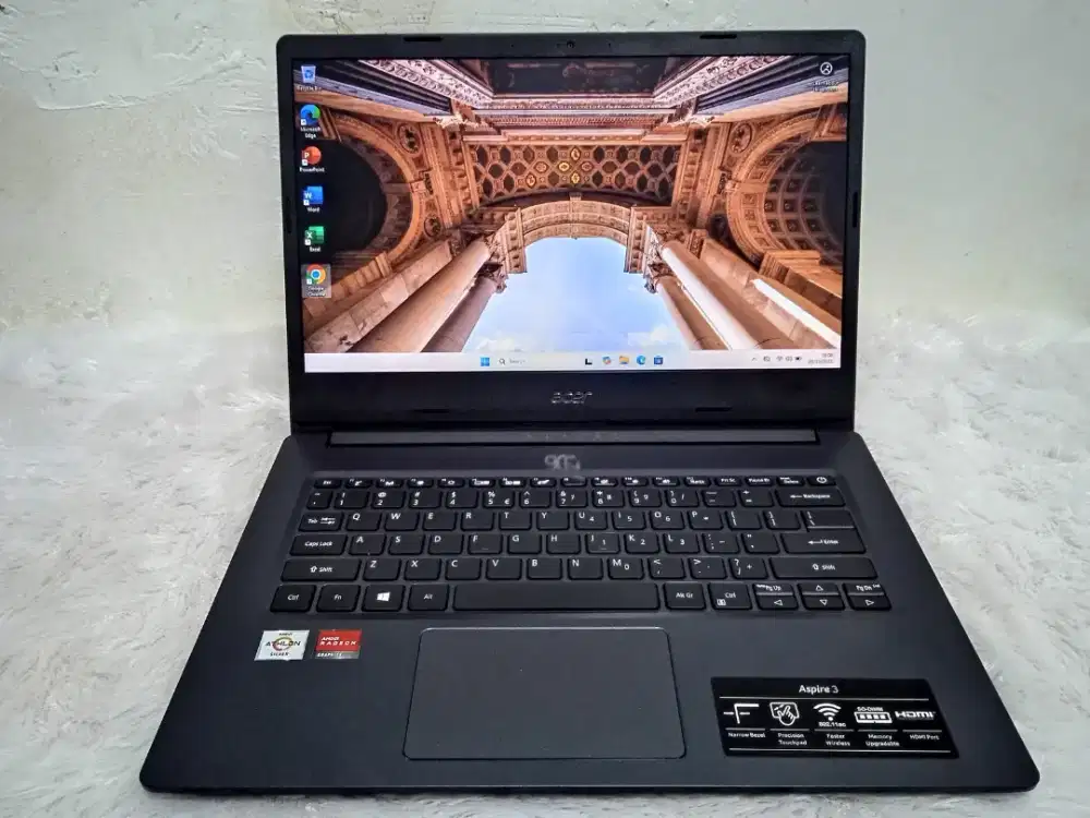 Acer Aspire A314-22
 AMD Athlon Silver 3050U Ram 4 GB SSD 256 GB