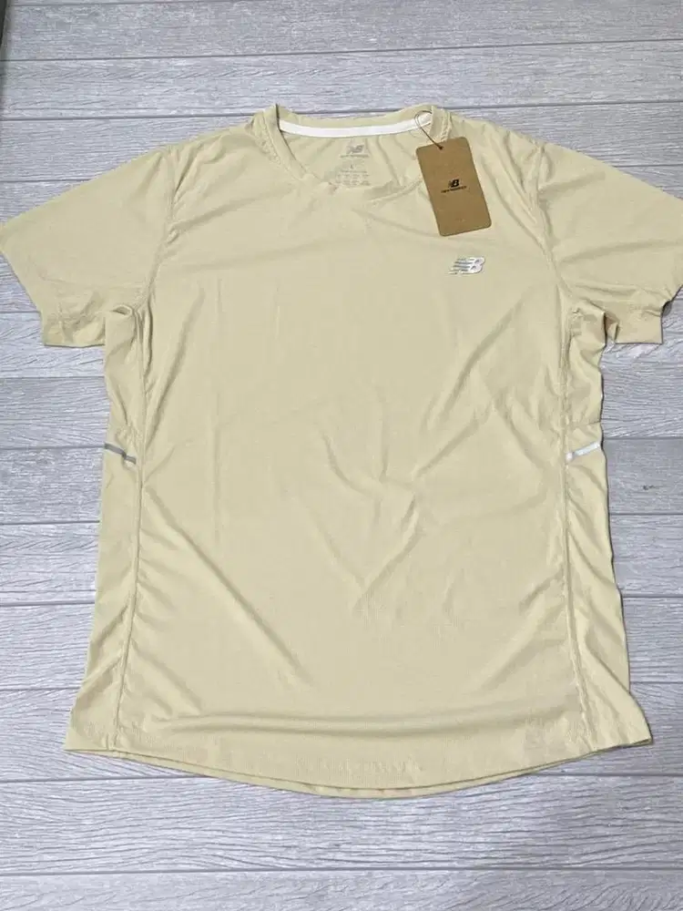Kaos new balance size L wanita