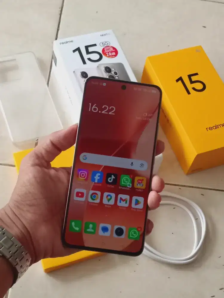 Oppo Realme 15 5G RAM 12/256 GB SUIT TITANIUM Lengkap Garansi Panjang
