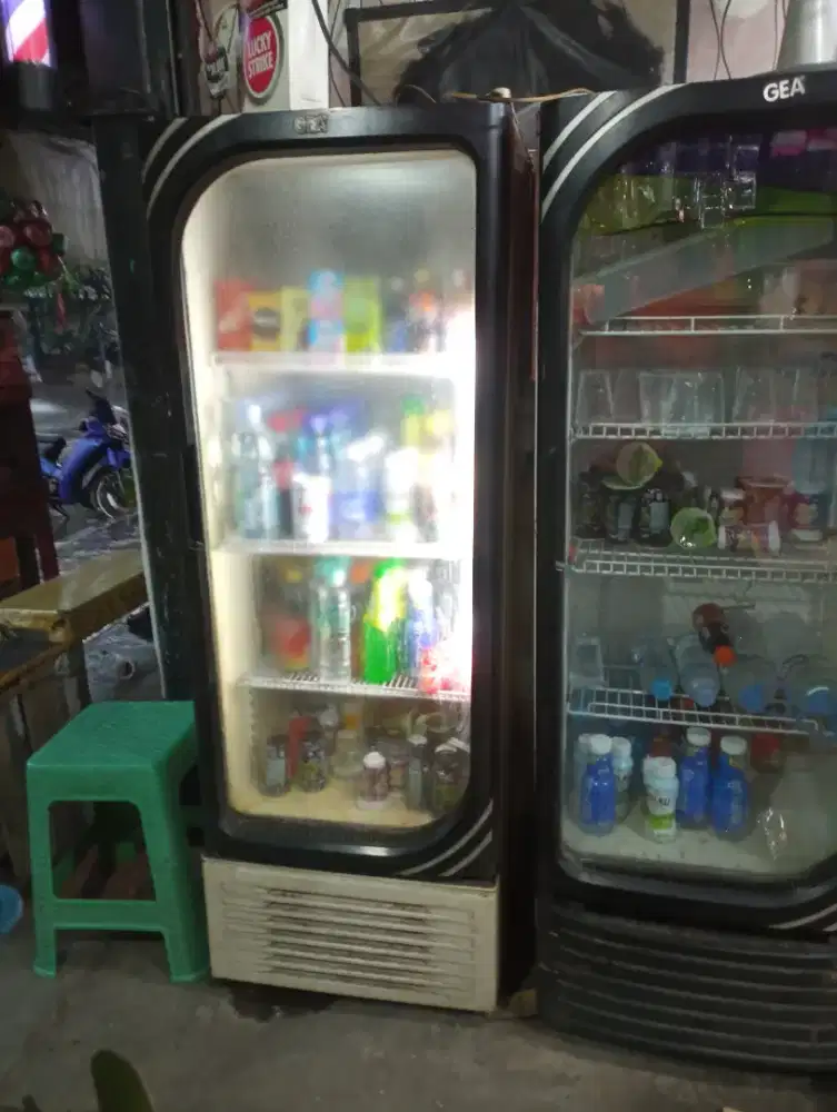Dijual Showcase Gea