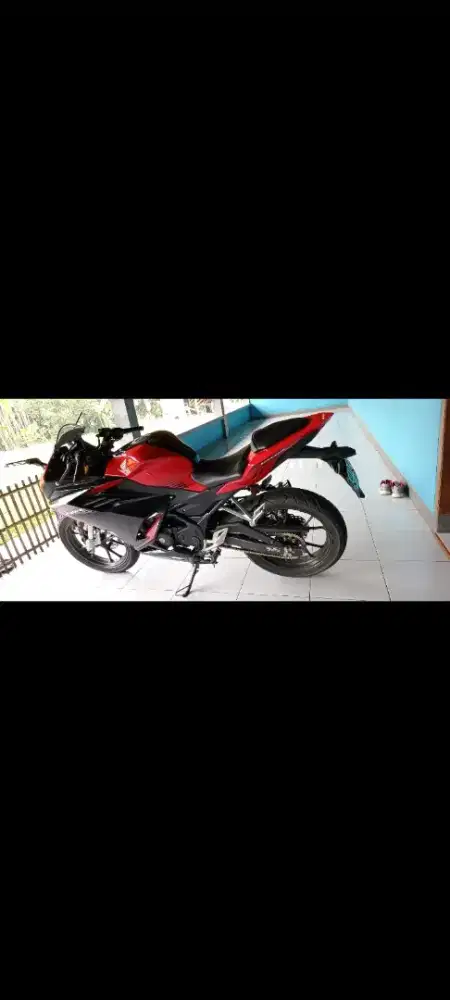 Jual Cepat BU CBR 150R warna merah,SS lengkap