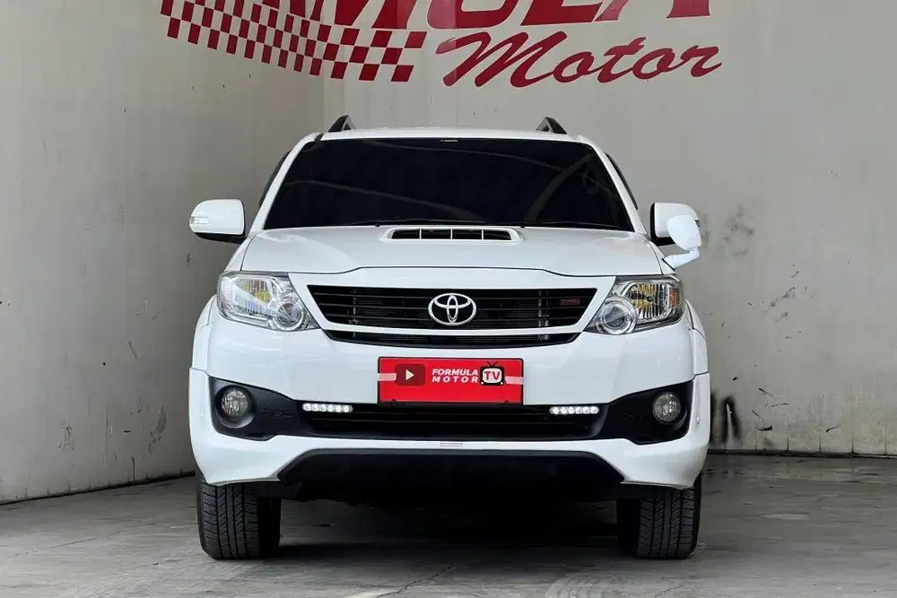 Toyota Fortuner VNT TRD AT 2014 Putih