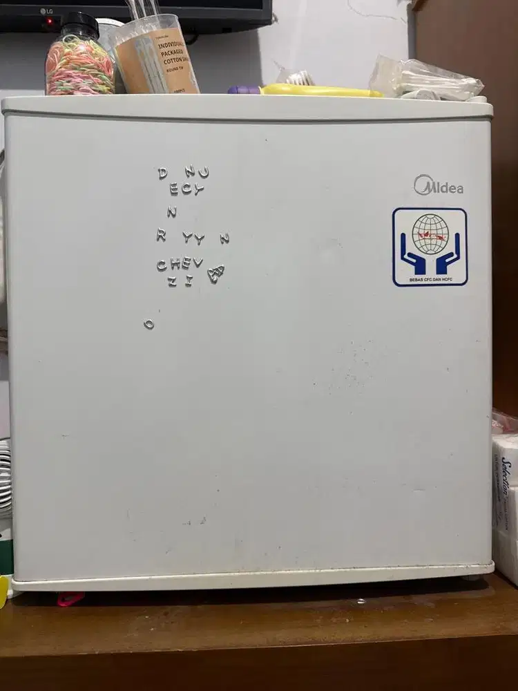 Kulkas Mini Midea HS65L