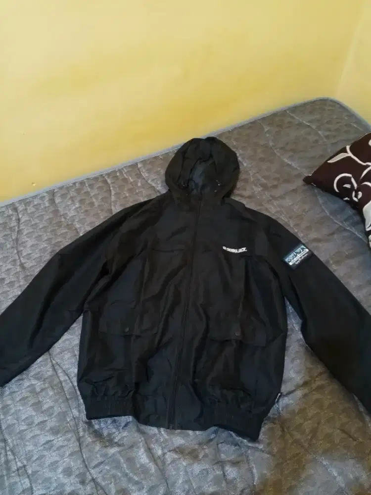 Jaket pria warna hitam