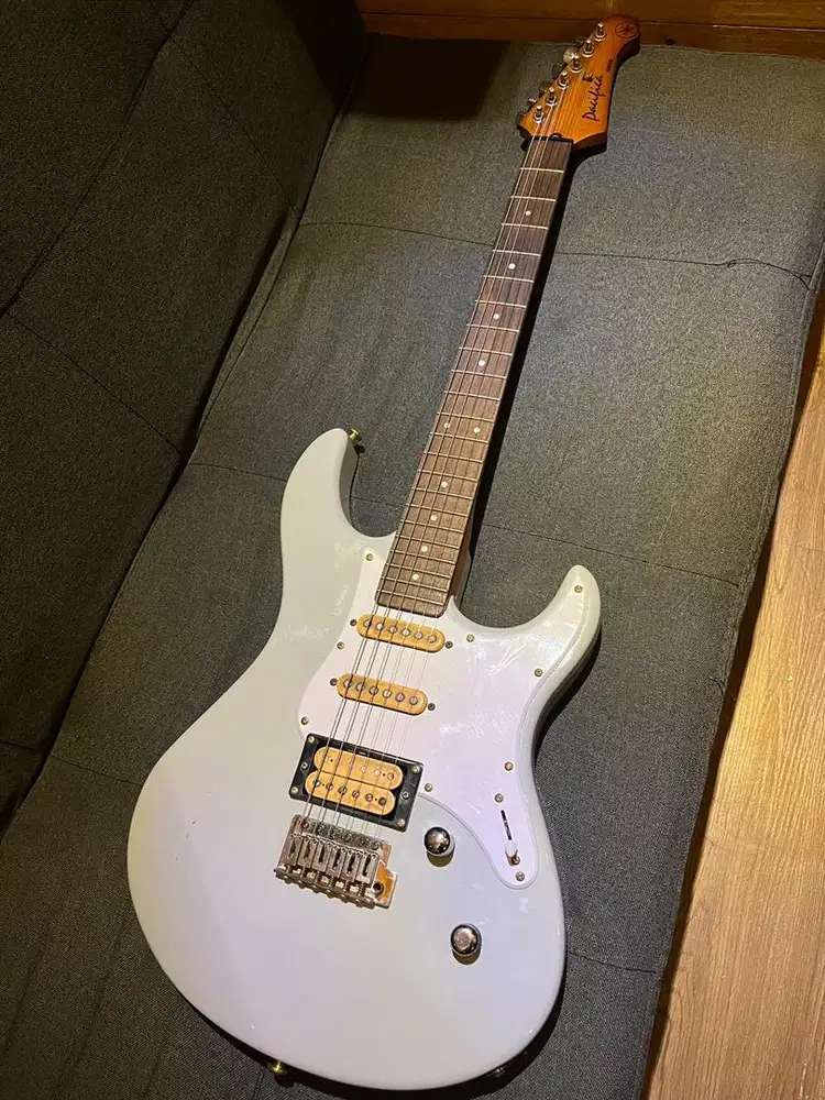 Yamaha Pacifica PAC 112V