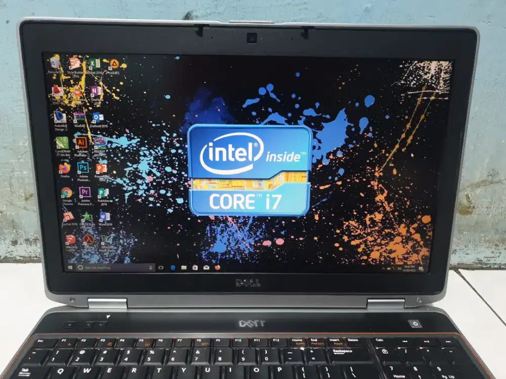 DELL LATITUDE COREI7 DUAL VGA NVIDIA QUADRO SSD RAM8GB LAYAR 15,6