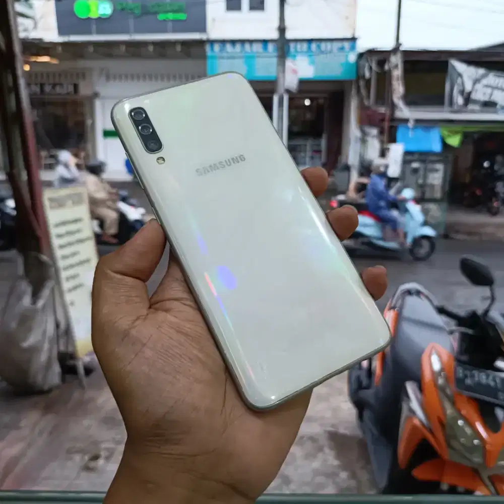 Samsung A70 6/128 Resmi sein