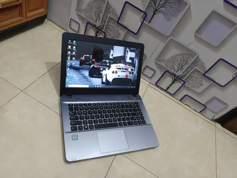Asus X441UV core i3-6100U ram 8gb,ssd 256gb,grapics nvidia 920MX