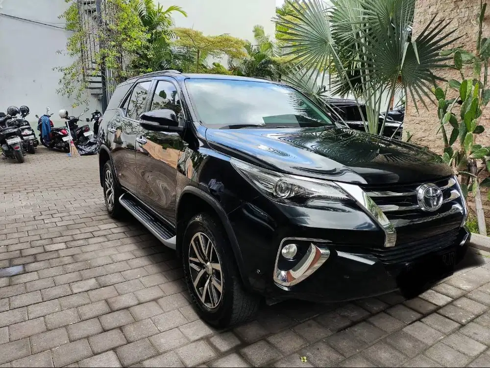 Toyota Fortuner 2.4 4X2 VRZ SOLAR-AT (2017)
