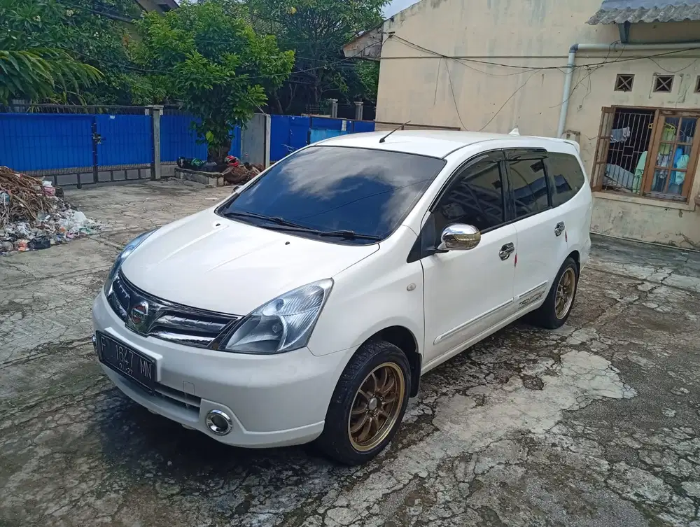 Nissan Livina 2011 Bensin