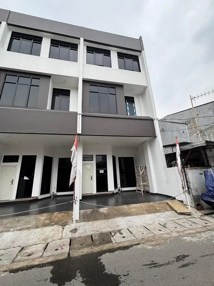 Rumah ready 3 lantai di jl kran 5 kemayoran jakart pusat