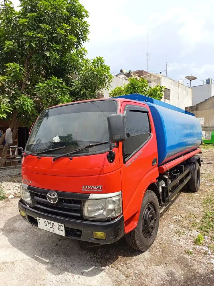 Toyota dyna 130ht tangki sudah ada mesin pompa 8000kl