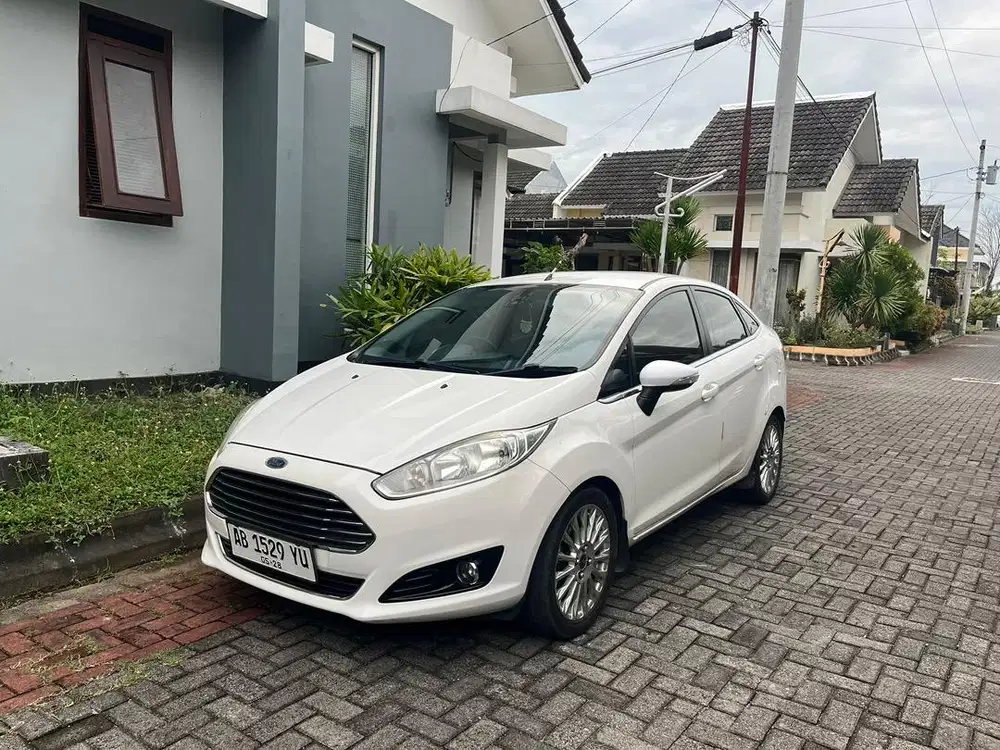 Dijual mobil ford fiesta