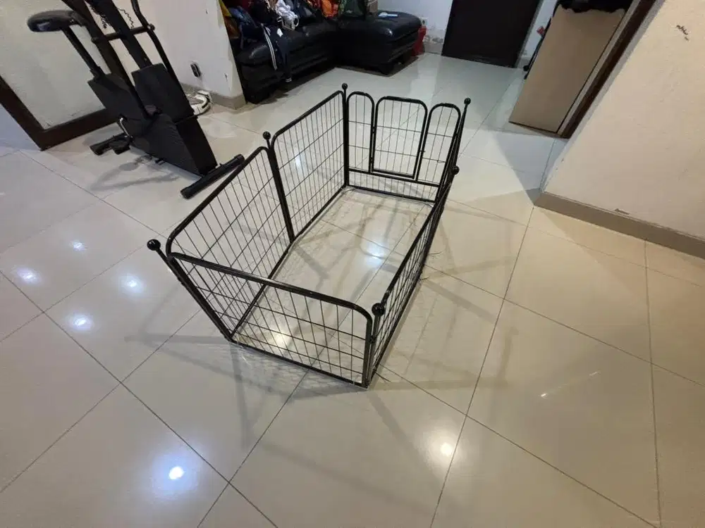 Kandang anjing tidak terpakai