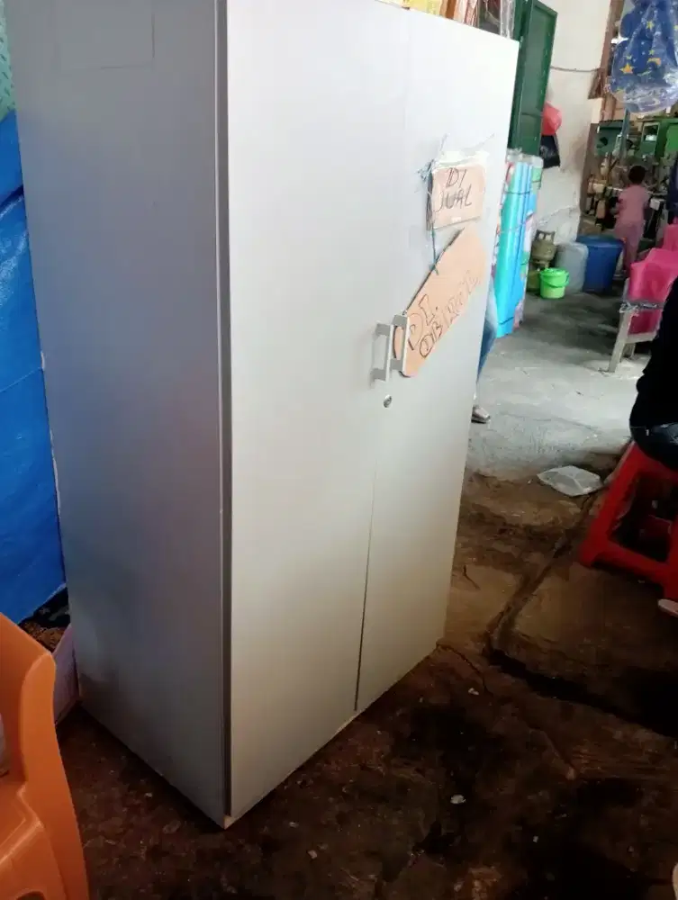 Lemari Baju.di jual karna mau pulkam aja sayang.anti rayap