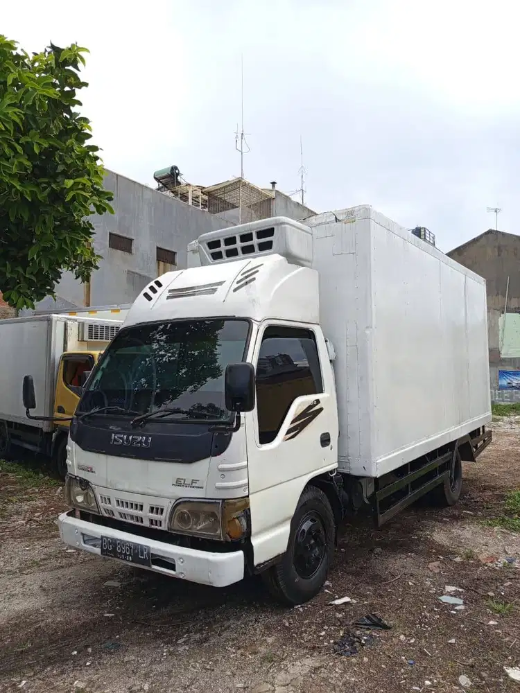 Isuzu nkr 71 box freezer mines beku