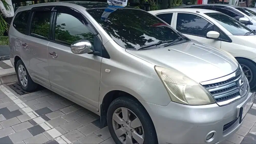 Dijual grand livina XV Ultimate thn 2010 milik sendiri.