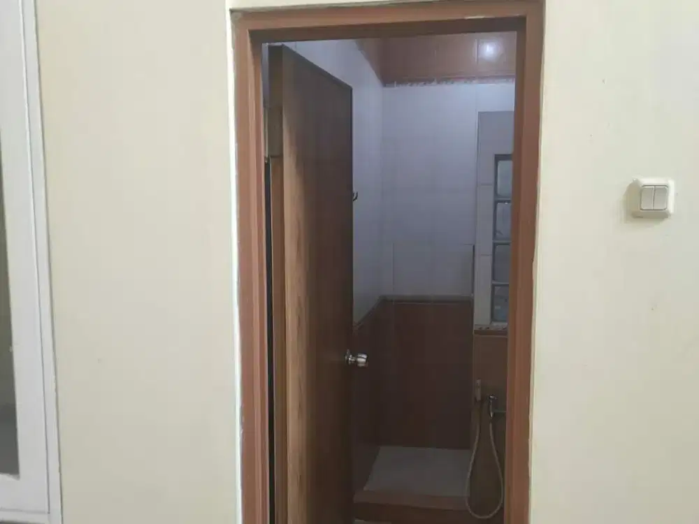 DIJUAL Cepat RUMAH TAMAN ROYAL 2 LANTAI