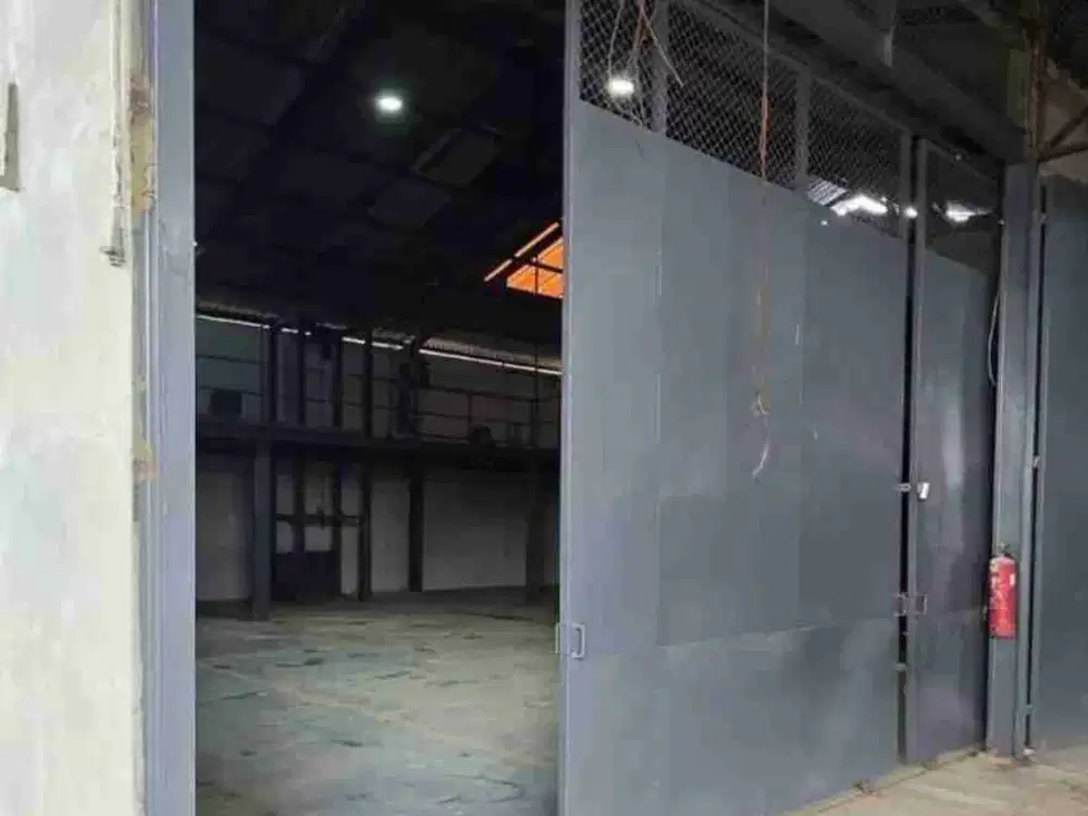 Disewakan gudang strategis siap pakai di jl raya narogong