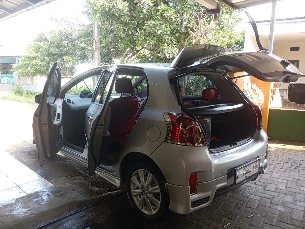 TOYOTA YARIS TYPE J 2012