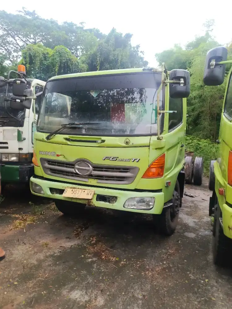 Hino Lohan Engkel FG 210 JL Tahun 2006