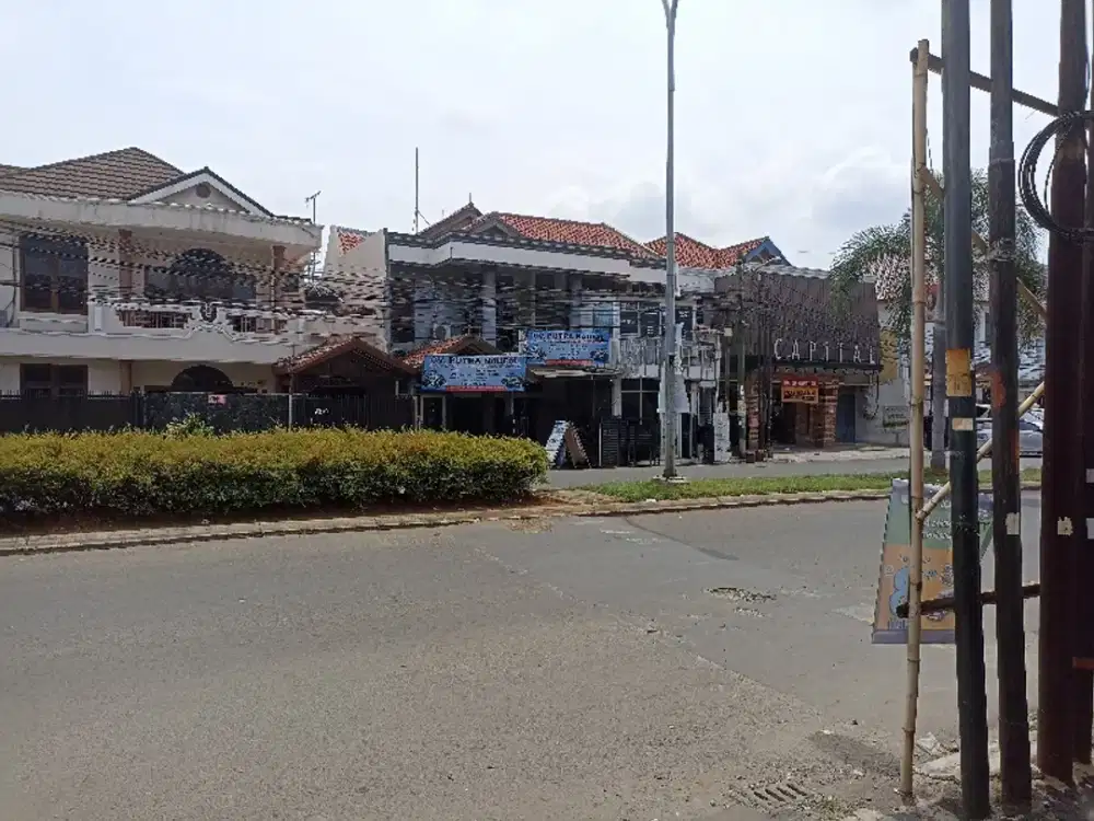Rumah dijual di Pinggir jalan raya Boulevard Grand Galaxy City Bekasi